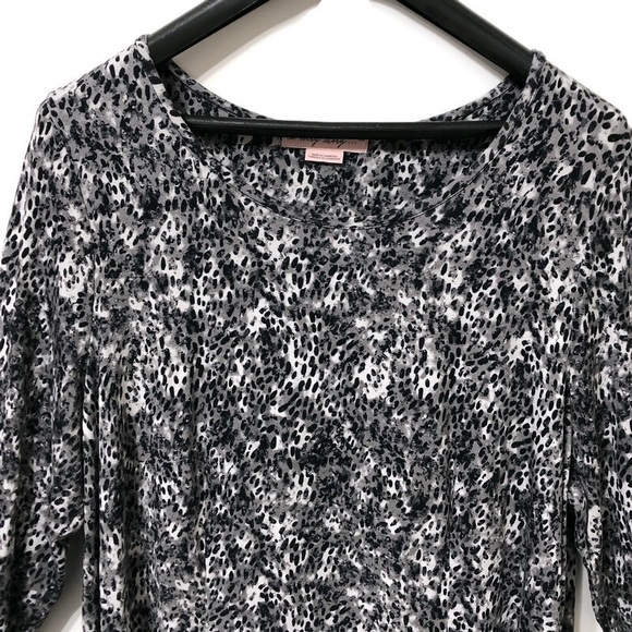 In Every Story | Black & Gray Print Top with Pleats | 1X - Picture 4 of 16